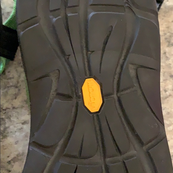 Vibrant Sole Sandal - Picture 6 of 7